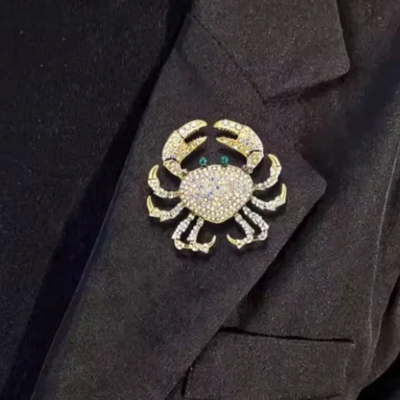 Vintage Blue Crystal Crab Brooch Pin – Ocean Inspired , Retro Animal Lapel Pin - Picture 7 of 8